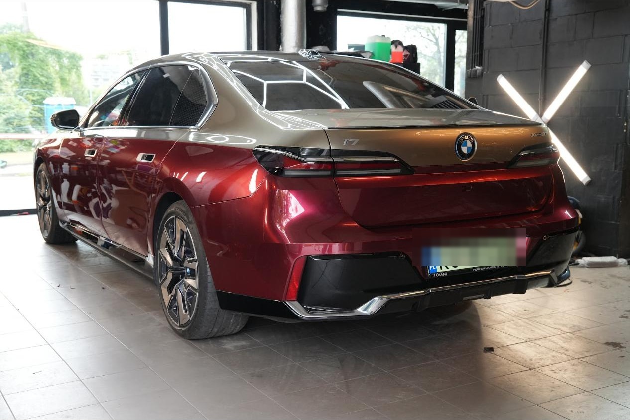 BMW i7 – zmiana koloru folią PPF