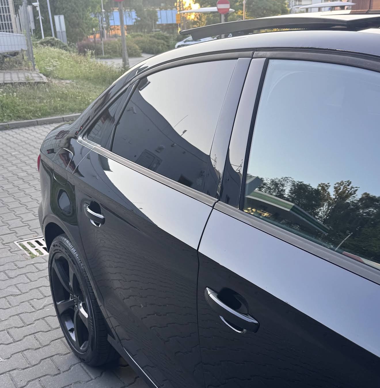 Detal oklejania folią PPF na Audi — studio Kraken Detailing, Kraków