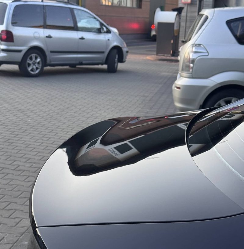 Detal oklejania folią PPF na Audi — studio Kraken Detailing, Kraków