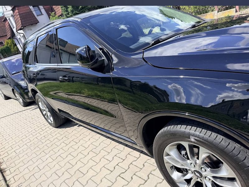 Bok Dodge Durango SRT po korekcie lakieru