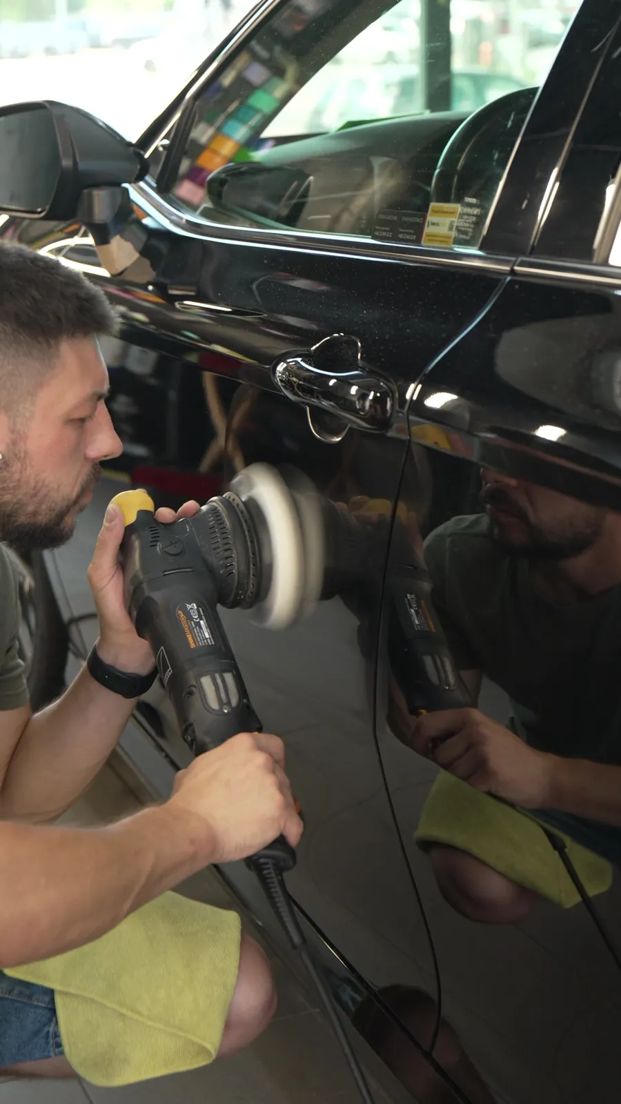Door polishing with a rotary machine