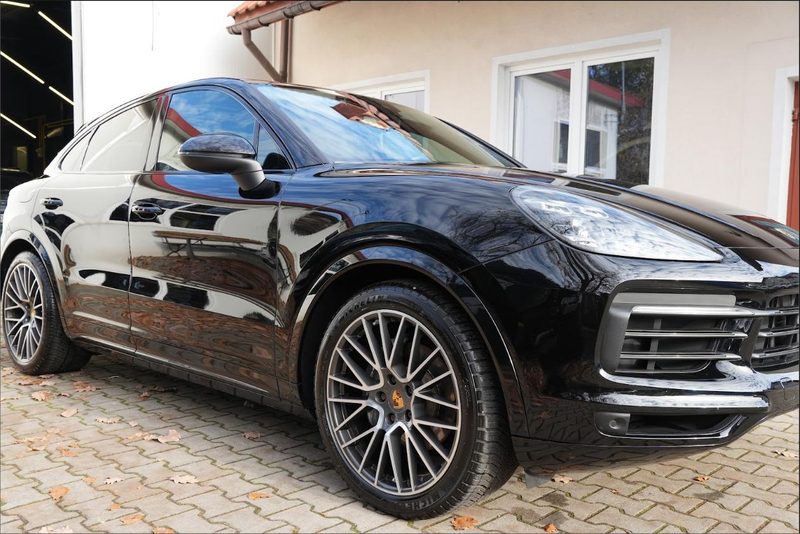 Porsche Cayenne po oklejeniu folią PPF w studiu Kraken Detailing w Krakowie