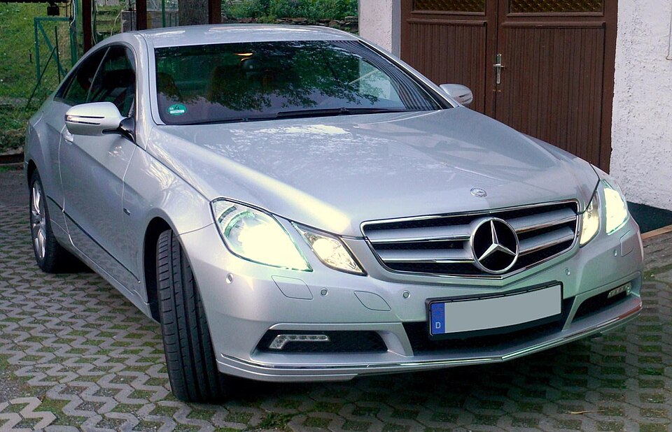 Mercedes-Benz Klasa E C207