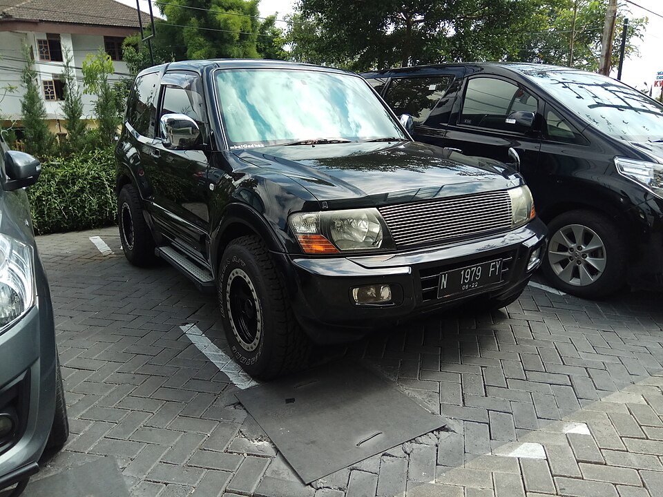 Mitsubishi Pajero V60 (2000-2006)